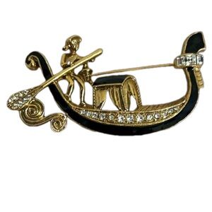 Brooch Beautifully Crafted Man in‎ a Gondola Embellished with Rhinestones